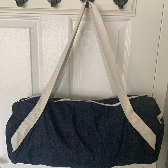 💫New! NWOT 💫Denim Gym or Weekender Duffle Bag👜 - Picture 2 of 4